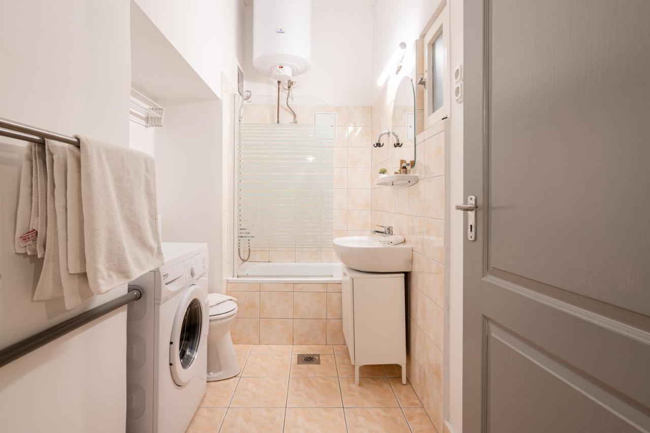 B8 - Grand Boulevard Cozy Apartment - Best Location By Bqa Budapest Exteriör bild